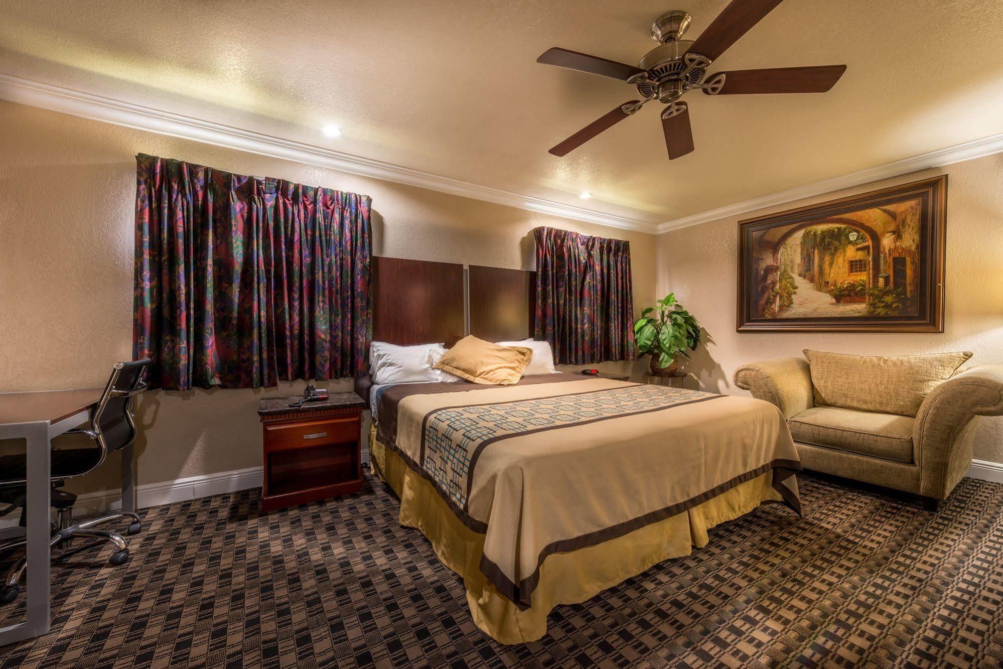 Edge Water Inn Reedley Ngoại thất bức ảnh